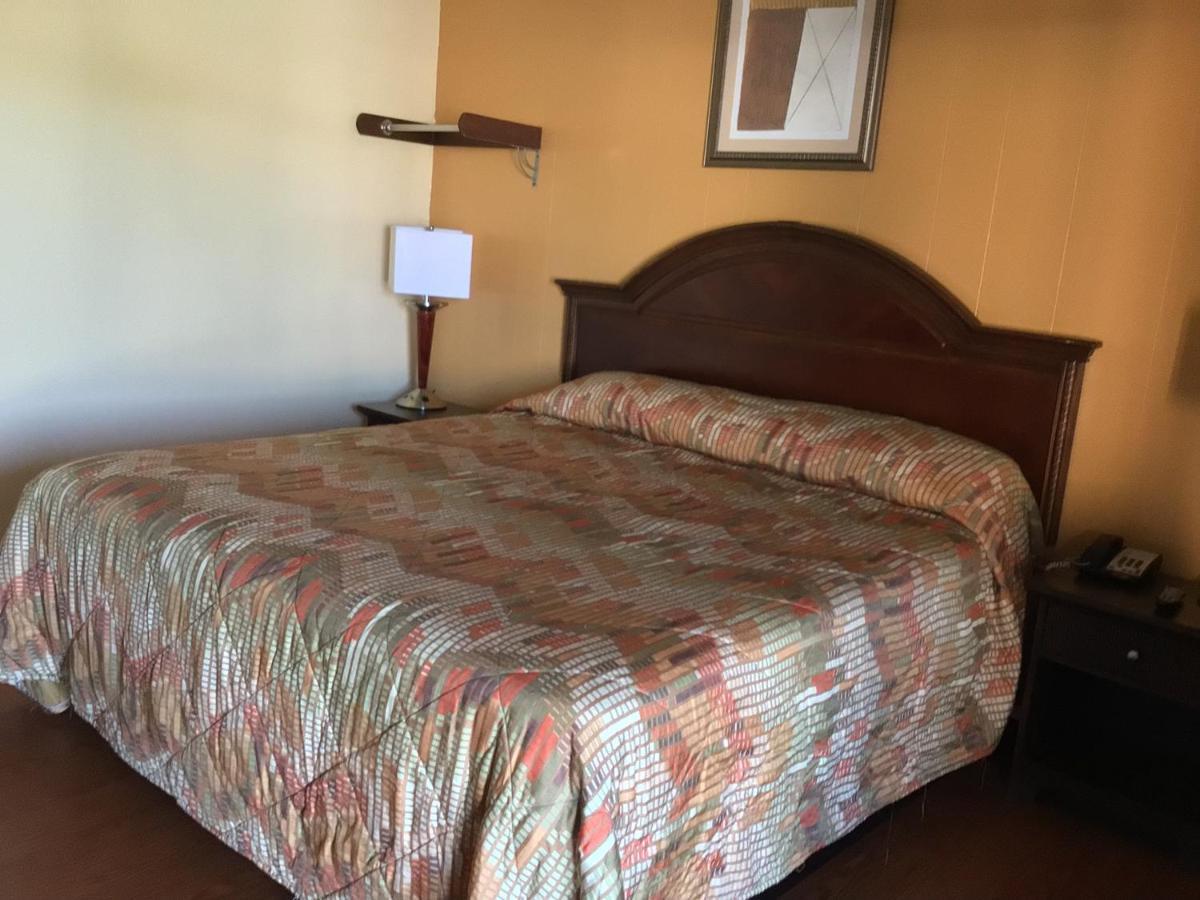 Skyland Inn - Bristol Hilander Park Экстерьер фото