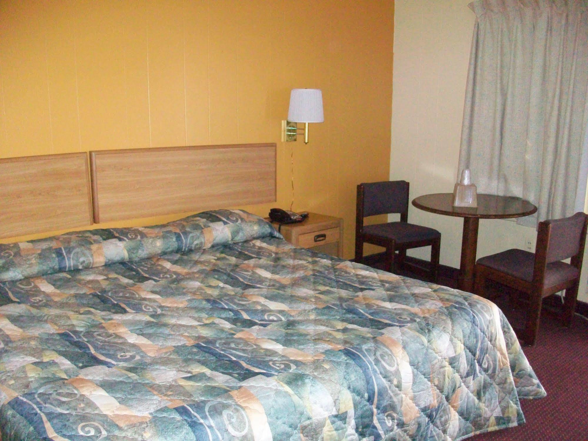 Skyland Inn - Bristol Hilander Park Экстерьер фото